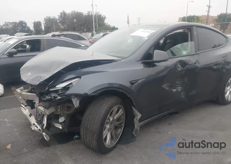 2023 Tesla Model Y Awd/Long Range Dual Motor All-Wheel Drive z USA, uszkodzony, nr VIN 7SAYGDEE8PF853318